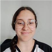 Chica alegre, atenta y con muchas ganas de enseñar a los jóvenes para que tengan un buen futuro